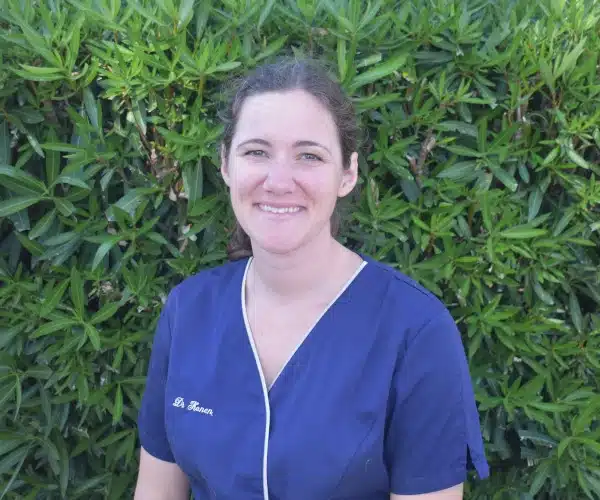 Fanny Konen - Clinique vétérinaire Saint Louis - Brignoles Fanny Konen - Clinique vétérinaire Saint Louis - Brignoles